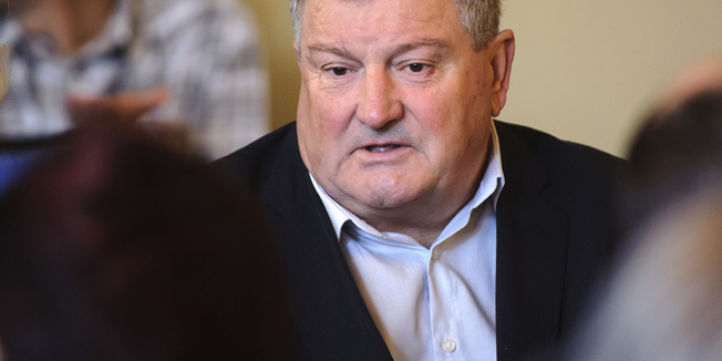 Sibenik, 071215.Gradska vijecnica Sjednica Zupanijske skupstine sibensko kninske zupanije na kojoj je nazocan bio i Mirko Raskovic dozupan  i buduci saborski zastupnik.Na fotografiji:  Mirko Raskovic Foto: Niksa Stipanicev / CROPIX