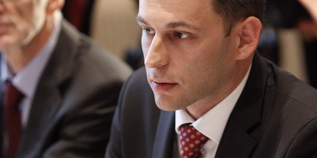 Zagreb, 071215.Hotel Esplanade.Zajednicki razgovor predstavnika koalicije Hrvatska raste i Domoljubne koalicije s predstavnicima MOST-a. Na fotografiji: Bozo Petrov. Foto: Dragan Matic / CROPIX