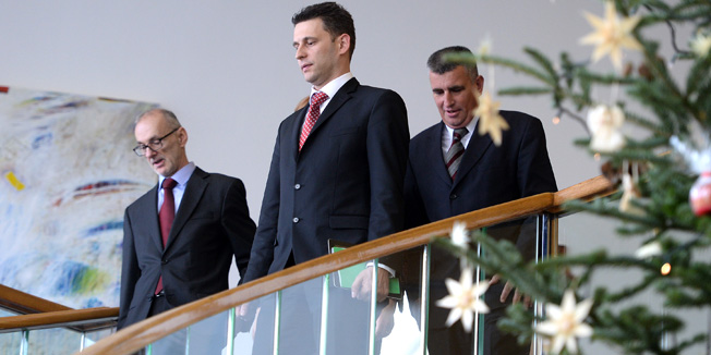 Zagreb, 071215. Pantovcak.Ured predsjednice.Nastavak popodnevnih konzultacija s predsjednicom u kojima su sudjelovali predstavnici koalicije Hrvatska raste, Domoljubne koalicije te MOST-a.Na fotografiji: Robert Podolnjak i Bozo Petrov.Foto: Goran Mehkek / CROPIX