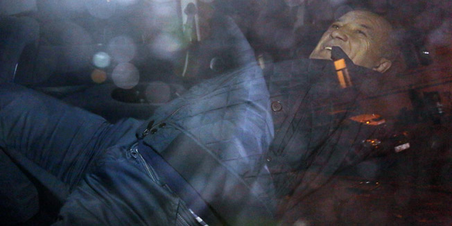 Zagreb, 181115.Gajeva.Izvrsni predsjednik Dinama, Zdravko Mamic doveden je na ispitivanje u USKOK u civilnom kombiju PN USKOK-a. Zdravko Mamic je jutros uhicen uz jos nekoliko osoba zbog navodnih nepravilnosti pri transferima nogometasa.Foto: Damir Sencar / HINA / CROPIX