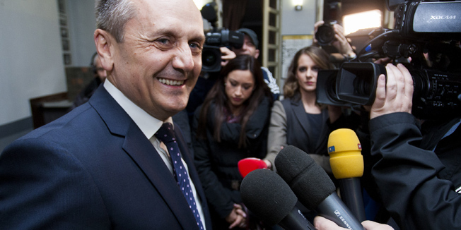 Zagreb, 091215.Novinarski dom.Hrvatska inicijativa za dijalog HRID odrzala je izvanredni sabor u Novinarskom domu koji ce clanovima i simpatizerima stranke iznijeti pojedinosti konzultacija odrzanih s predsjednicom RH Kolindom Grabar Kitarovic.Na fotografiji: Drago Prgomet.Foto: Tomislav Kristo / CROPIX