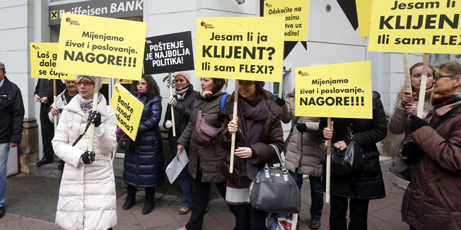 Zagreb, 121215.Udruga Franak blokirat ce rad poslovnice  Hypo-Alpe-Adria-Bank (HAAB) na Trgu bana Jelacica te poslovnice Raiffeisenbank Austria (RBA) u Jurisicevoj ulici u Zagrebu. Smatraju da te banke cine nepravilnosti i nezakonitosti u konverziji kredita u svicarskim francima. Foto: Damjan Tadic / CROPIX