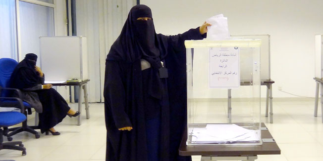 A Saudi woman casts her ballot in an election centre in the Saudi capital of Riyadh, on December 12, 2015. Saudi women were allowed to vote in elections for the first time ever, in a tentative step towards easing widespread sex discrimination in the ultra-conservative Islamic kingdom. AFP PHOTO / DINA FOUAD