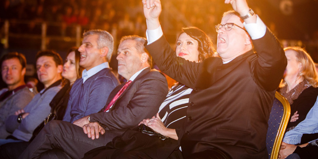 Zagreb, 051215.Dom sportova.Velikim koncertom u zagrebackom Domu sportova Tomislav Bralic je uz pratnju klape Intrade proslavio 30 godina karijere.Na fotografiji: Milan Bandic, Mila Horvat i Zvonimir Sunara.Foto: Matea Petrovic / CROPIX