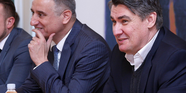 Zagreb, 041215.Ured predsjednika.Konzultacije celnika Domoljubne koalicije i koalicije Hrvatska raste s predsjednicom Kolinde Grabar-Kitarovic oko formiranja Vlade.Na fotografiji: Vesna Pusic,Zoran Milanovic i Tomislav Karamarko.Foto: Davor Pongracic / CROPIX