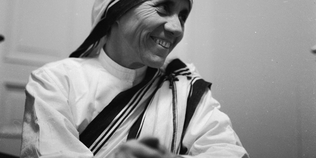 November 1960:  Mother Teresa (1910 - 1997), the Albanian nun who dedicated her life to the poor, the destitute and the sick of Calcutta, earning the Nobel Peace Prize in 1979.  (Photo by Keystone Features/Getty Images)