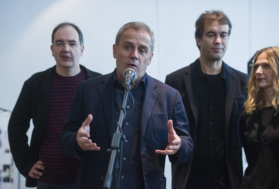 Zagreb, 191215. Arhitektonski studijo 3LHD, predstavio je svoj rad izlozbom 3LHD interakcije u Muzeju suvremene umjetnosti. Izlozbu je otvorio gradonacelnik Milan Bandic.Na fotografiji: Milan Bandic.Foto: Neja Markicevic / CROPIX