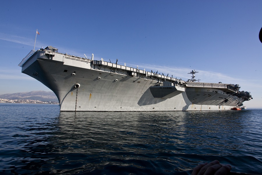 Split, 081215.Na nosacu aviona Harry S. Truman organiziran je svecani prijem na kojem su sudjelovali predstavnici vojnog, drustvenog i politickog zivota u Hrvatskoj.Foto: Jakov Prkic / Cropix