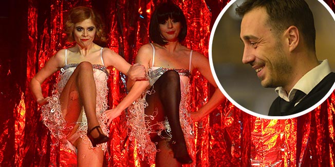 Skopje, 291215.Odrzana premijera popularnog mjuzikla Chicago u kojem glavnu ulogu Roxy igra Jelena Jovanova. Na premijeri je prisustvovao i Jelenin suprug Stjepan Peric sa svojom majkom.Foto: Maja Zlatevska / CROPIX