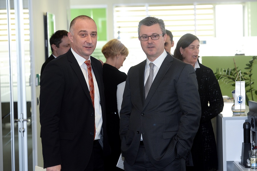 Zagreb, 250214.Green gold centar.Vukovarska 356.Otvaranje Tevinog financijskog centra za cijelu Europu.Centar je u drustvu Tihomira Oreskovica predsjednika uprave Plive otvorio Ivan Vrdoljak ministar gospodarstva.Na fotografiji: Tihomir Oreskovic i Ivan Vrdoljak.Foto: Goran Mehkek / CROPIX