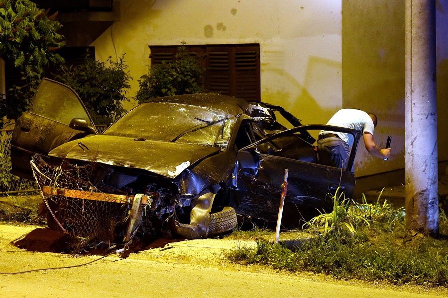 Karlovac, 180715.Oko 21.00 sati u Belajskim Poljicama nedaleko od Karlovca dogodila se prometna nesreca u kojoj je jedna osoba smrtno stradala, a druga zadobila teske ozljede, opasne po zivot.Na fotografiji: Mjesto nesrece.Foto: Robert Fajt / CROPIX