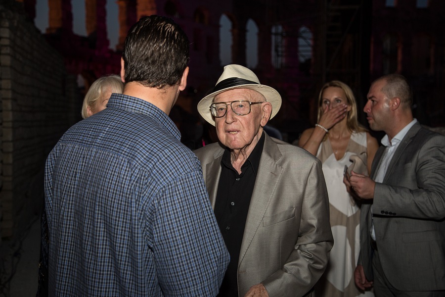 Pula, 180715.Crveni tepih na otvorenju Pula film festivala.Na fotografiji: Branko Lustig.Foto: Danijela Peracic / CROPIX