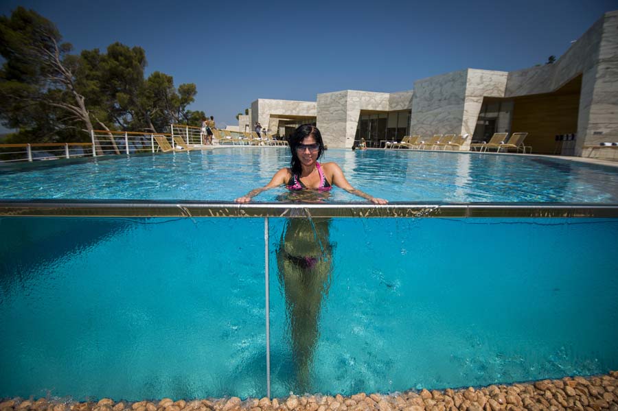 Sibenik, 250715.Danas se otvara luksuzni hotel D-Resort te marina za mega jahte D-Marin.Hotel i marina u vlasnistvu su Dogus grupe, medjunarodnog konglomerata sa sjedistem u Istanbulu.Na fotografiji: bazen.Foto: Niksa Stipanicev / CROPIX