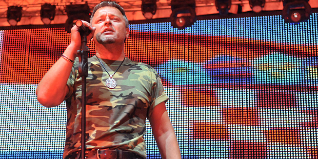 Cavoglave, 050812.Tradicionalna sedma proslava Dana pobjede i domovinske zahvalnosti i Dana hrvatskih branitelja u Cavoglavama, rodnom mjestu pjevaca Marka Perkovica Tompsona.Na fotografiji: koncert Marko Perkovic Thompson.Foto: Bruno Konjevic / CROPIX