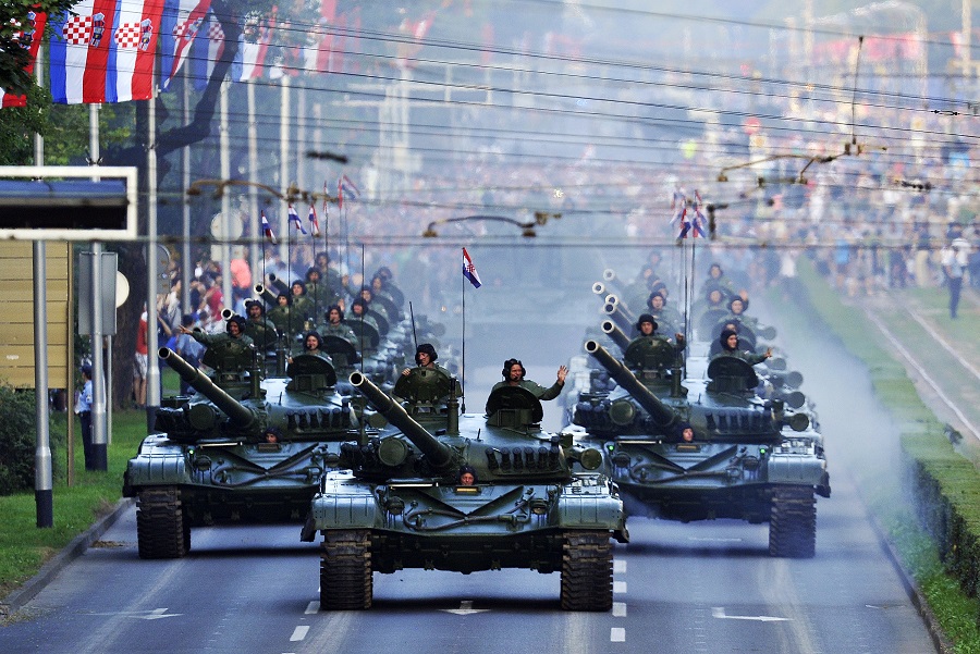 Zagreb, 040815.Vukovarska ulica.Svecani vojni mimohod povodom proslave obiljezavanja 20. obljetnice vojno redarstvene akcije Oluja i Dana pobjede i domovinske zahvalnosti. Na fotografiji: borbena oklopna vozila.Foto: Boris Kovacev / CROPIX