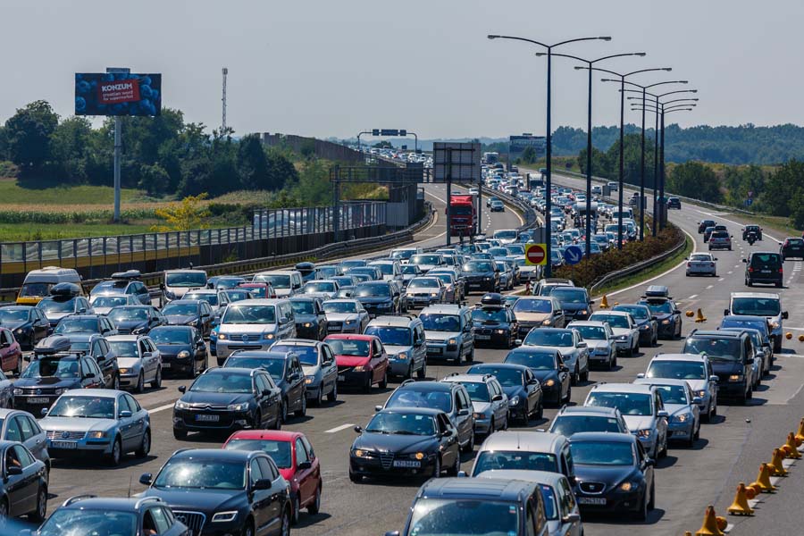 Zagreb, 080815. Ljetne guzve na naplatnim kucicama u Luckom. Kolona u smjeru Zagreba se proteze nekih 13km.Foto: Zvonimir Barisin / CROPIX