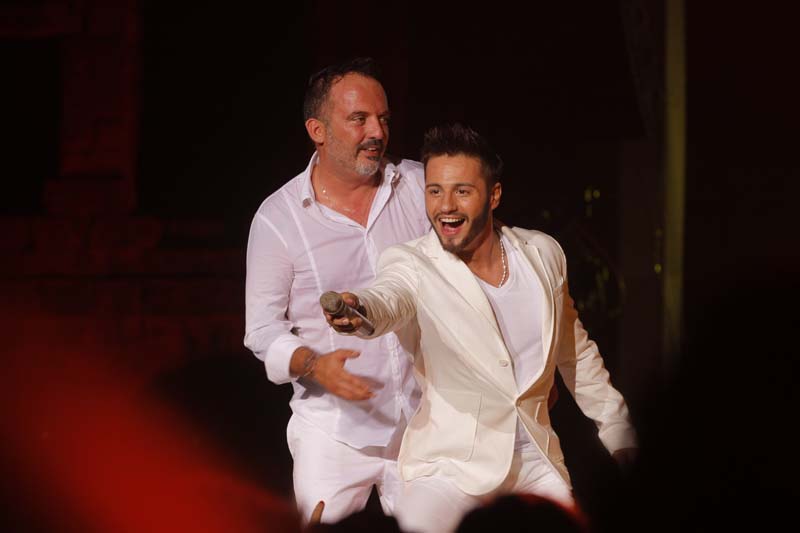 Pula, 110815.U pulskom anfiteatru Tony Cetinski odrzao prvi od niza koncerata kojima obiljezava 25 godina svog rada. Koncert se snimao za DVD.Foto: Goran Sebelic / CROPIX