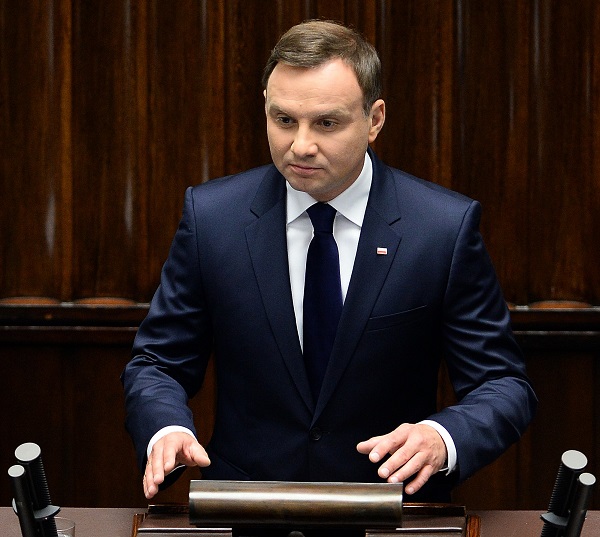 New Polish President Andrzej Duda addresses the parliament after his swearing in ceremony on August 6, 2015 in Warsaw. Andrzej Duda, the 43-year-old conservative lawyer who was sworn in as Poland's president on Thursday, has strong ties to the powerful Kaczynski twins. AFP PHOTO / JANEK SKARZYNSKI