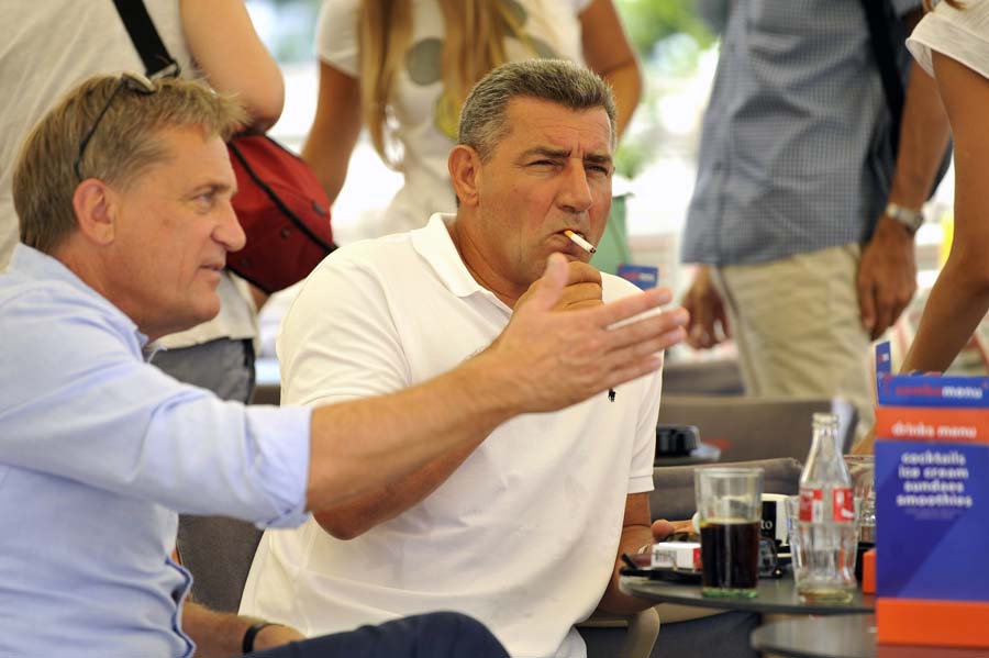 Zadar, 210815.Danas su se na kavi u caffe baru Callegro na Forumu nasli general Ante Gotovina, predsjednik HDZ-a Tomislav Karamarko, zadarski gradonacelnik Bozidar Kalmeta i prijatelj generala Gotovine Zeljko Dilber. Na fotografiji: Bozidar Kalmeta, general Gotovina.Foto: Luka Gerlanc / CROPIX