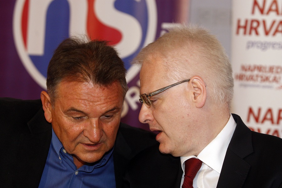 Varazdin, 220815Radimir Cacic i Ivo Josipovic odrzali su konferenciju za novinare na kojem su predstavili koaliciju i program s kojim ce izaci na predstojece izbore.Na fotografiji: Radimir Cacic i Ivo Josipovic.Foto: Zeljko Hajdinjak / Cropix