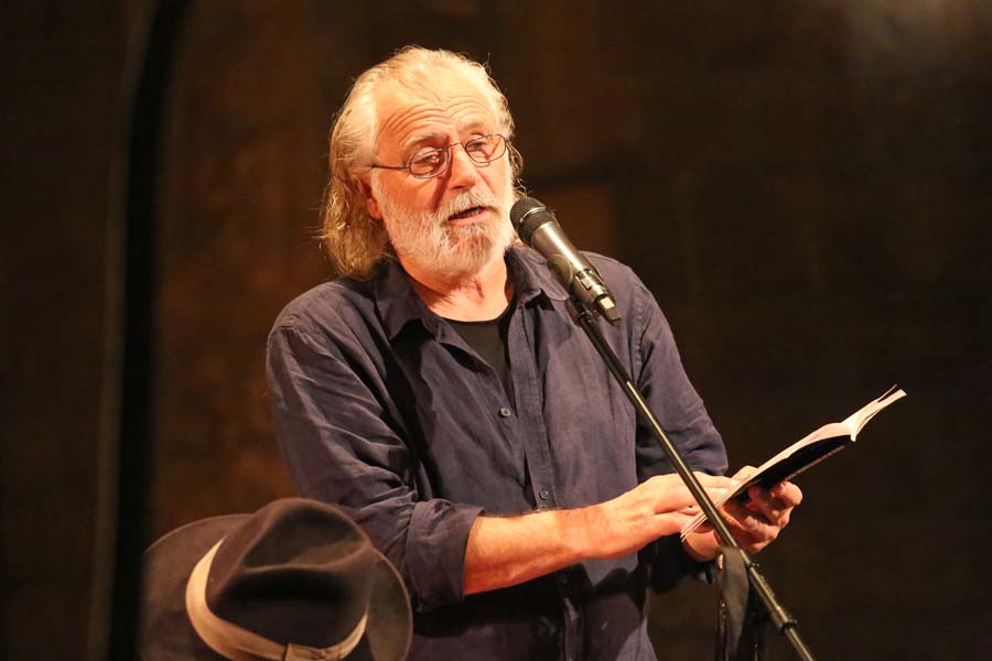 Dubrovnik, 240815.U sklopu popratnog programa Dubrovackih ljetnih igara  pod nazivom Pisci na Igrama veceras je u tvrdjavi Lovrjenac nastupio Rade Serbedzija zajedno s gitaristom Miroslavom Tadicem.Foto: Niksa Duper / CROPIX