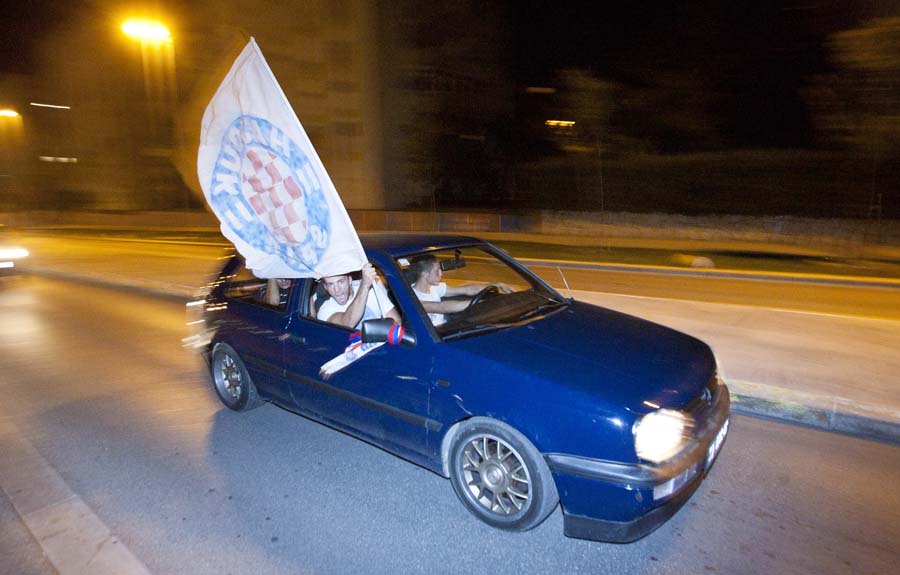 Split, 260815Uoci nogometne utakmice Hajduka i Slovana navijacka skupina Torcida organizirala je tradicionalni karusel gradskim ulicama.Foto: Jakov Prkic / CROPIX