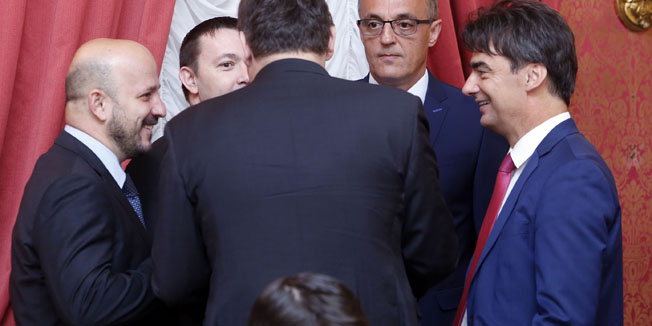 Zagreb, 300715.Banski dvori, Trg svetog Marka.Vlada je na danasnjoj sjednici odlucivala o Prijedlogu odluke o pokretanju postupka za prestanak Sporazuma o arbitrazi izmedju Republike Hrvatske i Republike Slovenije, te o problemu Imunoloskog zavoda.Na fotografiji: ministri Boris Lalovac, Gordan Maras, Tihomir Jakovina, Branko Grcic.Foto: Damjan Tadic / CROPIX