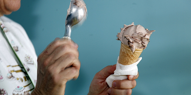Pula, 080911.Slasticarna Gelatando smjestena na Pulskoj rivi po mnogima ima najbolji sladoled u Puli. Vlasnica Gelatanda je Zeljka Domazet. Foto: Srecko Niketic / CROPIX