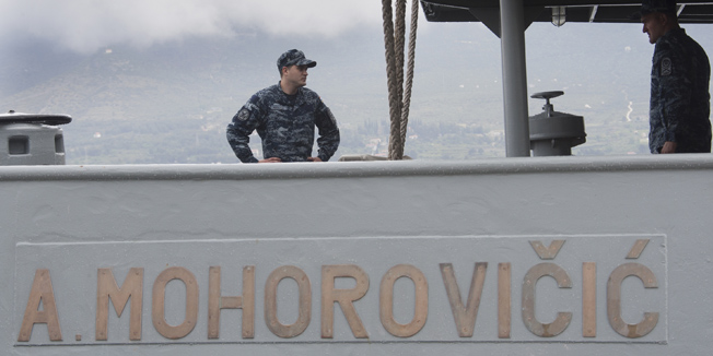 Split, 280415. Ratna luka Lora.Posada broda Andrija Mohorovicic za nekoliko dana ide u humanitarnu misiju spasavanja africkih imigranta koji se krijumcarskim brodicama pokusavaju domoci talijanske obale kako bi ilegalno usli u EU.Foto: Bozidar Vukicevic / CROPIX