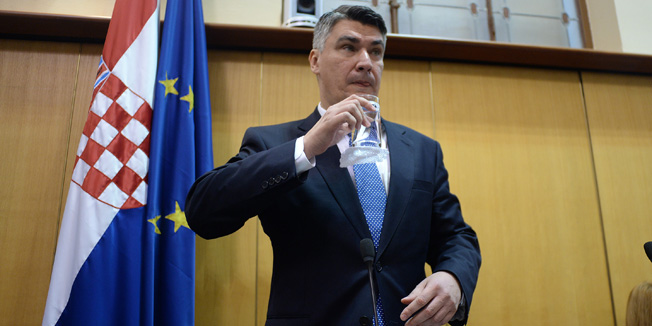 Zagreb, 160915. Markov trg.Sabor.Redovita sjednica Sabora koja je pocela aktualnim satom.Na fotografiji: Zoran Milanovic.Foto: Goran Mehkek / CROPIX