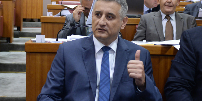 Zagreb, 160915. Markov trg.Sabor.Redovita sjednica Sabora koja je pocela aktualnim satom.Na fotografiji: Tomislav Karamarko.Foto: Goran Mehkek / CROPIX