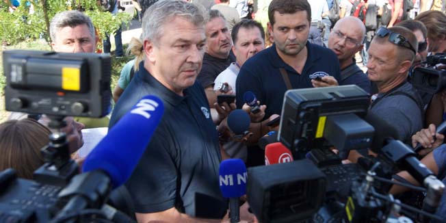 Tovarnik, 170915.Ministar Ranko Ostojic dao je izjavu na zeljeznickom kolodvoru na temu pristiglih izbjeglica.Foto: Vlado Kos / CROPIX