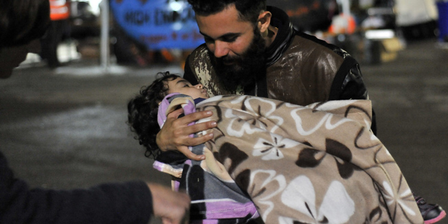 Opatovac, 260915.U izbjeglicki centar u Opatovcu, izbjeglice i migranti s Bliskog istoka pristizu tijekom noci.Foto: Bruno Konjevic / CROPIX