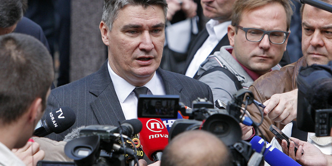 Zagreb, 280915.Znanstveno-sveucilisni kampusa Borongaj.Predsjednik Vlade Zoran Milanovic otvorio je Biocentar  inkubacijski centar za bio-znanost i tehnologiju u prostorima znanstveno-sveucilinog kampusa Borongaj. Projekt Biocentra je financiran sredstvima Europske unije u okviru Programa IPA, komponenta IIIc  Operativni program Regionalna konkurentnost 2007-2013. Glavni cilj projekta je razvoj usluga Biocentra u podrucju bio-znanosti te transfer biotehnologija. Na fotografiji: Zoran Milanovic.Foto: Davor Pongracic / CROPIX