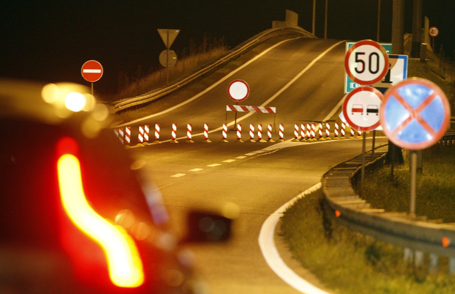 Varazdin, 290915.Autocesta A4 izmedju cvorova Varazdin i Ludbreg zatvorena je za sav promet zbog ostecenja autoceste.Foto: Zeljko Hajdinjak / CROPIX