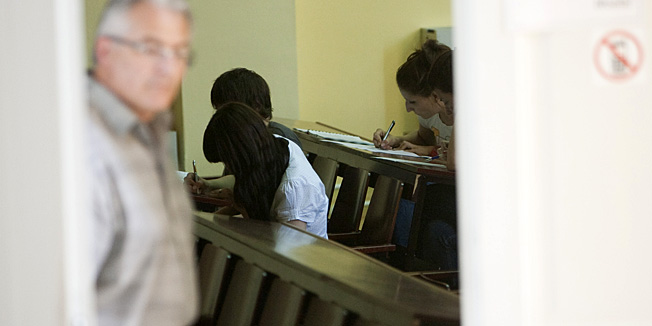 Osijek, 040713.Istrazitelji USKOK-a od jutros su na osjeckom Pravnom fakultetu,cilj istrage jos uvijek nije poznat.Foto: Vlado Kos / Cropix