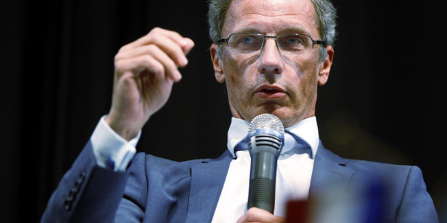 Rovinj, 280414.Skup guvernera banaka u organizacij poslovnog tjednika Lider. Teme skupa su usmjerene ka mjerama protiv globalnih kriza u financijskom sektoru, koristenje novca centralnih banaka za poticanje gospodarskog rasta i utjecaju mocnih sredisnjih banaka poput FED-a ili ECB-a na nacionalnu monetarnu politiku.Na fotografiji: Boris Vujcic.Foto: Goran Sebelic / CROPIX