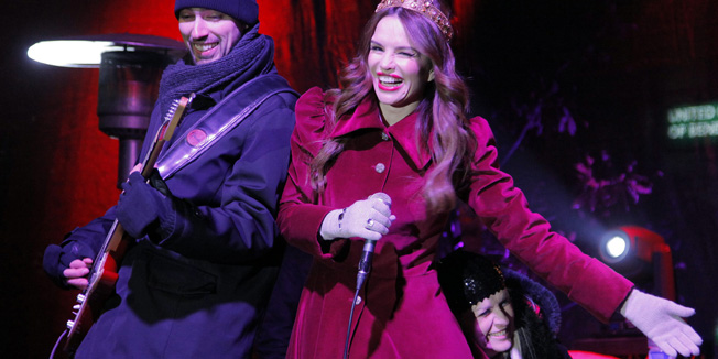 Porec, 311214. Docek Nove godine u Porecu. Porecani su docekali Novu godinu na trgu Slobode uz nastup Severine.Foto: Goran Sebelic / CROPIX
