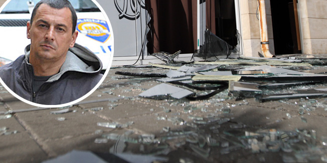 Zadar, 010115. Sinoc oko 18 sati za sada nepoznati pocinitelj bacio je eksplozivnu napravu u ugostiteljski objekt na zadarskoj Relji, u ulici Polasice. Na svu srecu, nitko nije stradao jer je kafic u vrijeme dok je u njega bacen eksplozivna naprava bio zatvoren pa je zabiljezena materijalna steta od 80 tisuca koju je prijavio vlasnik, 51-godisnji Zadranin.Foto: Jure Miskovic / CROPIX