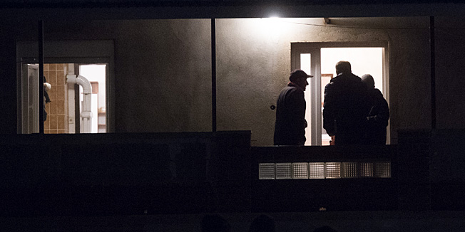 Neoric, 010115.Bezivotna tijela dvojice mladica pronadjena su u obiteljskoj kuci u zaseoku Sute kod Neorica. Mladice je pronasao djed jednog od njih nakon sto se tijekom jutra nisu odgovarali na telefonske pozive. Na fotografiji: pripadnici policije i zupanijskog drzavnog odvjetnistva vrse ocevid u kuci.Foto: Tom Dubravec / CROPIX