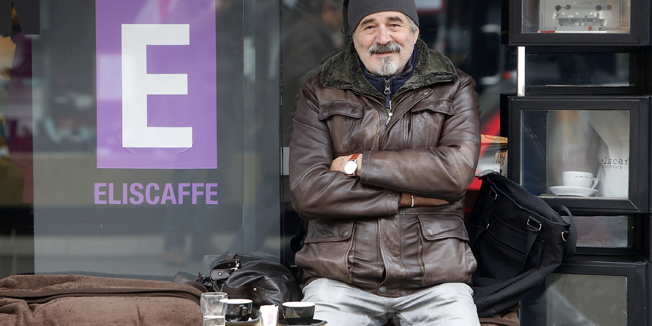 Zagreb. 030115Poznate osobe prosetale centrom grada.Na fotografiji: urednik Djelo Hadjiselimovic.Foto: Damjan Tadic / CROPIX