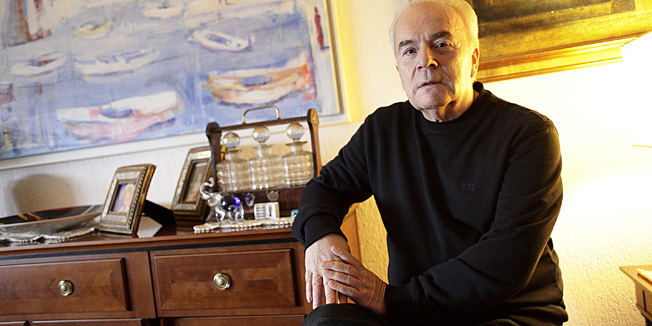 Zagreb, 181113.Silvije Hum, dugogodisnji televizijski urednik u mirovini, snimljen u svom stanu na Savici.Foto: Dragan Matic / CROPIX