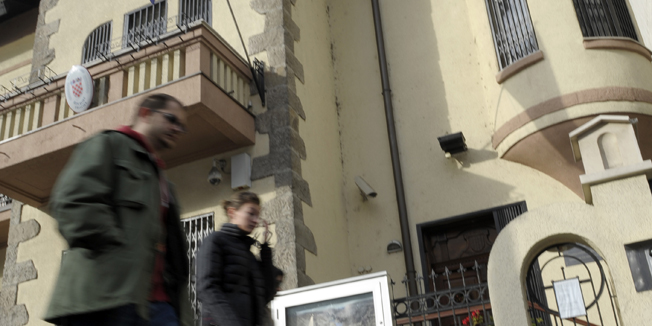 Beograd, 031211.Parlamentarni izbori u Hrvatskoj 2011.Glasovanje za hrvatske kandidate u veleposlanstvu republike Hrvatske u Beogradu.Foto: Drazen Aleksic / CROPIX