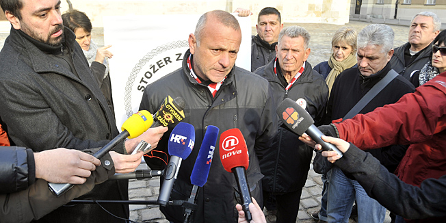Zagreb, 080115.Trg svetog Marka.Stozer za obranu hrvatskog Vukovara odrzao je konferenciju za medije na kojoj je Tomislav Josic zahvalio gradjanima na podrsci, te se osvrnuo na predsjednicke izbore.Foto: Bruno Konjevic / CROPIX 
