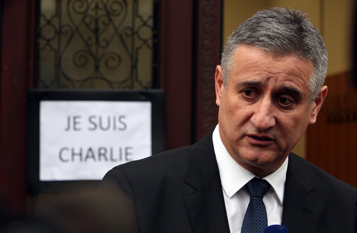 Zagreb, 090115.Francusko veleposlanstvo.U povodu tragicnih posljedica napada na redakciju tjednika Charlie Hebdo u Parizu, predsjednik Hrvatske demokratske zajednice Tomislav Karamarko upisao se u knjigu zalosti u Francuskom veleposlanstvu.Foto: Davor Pongracic / CROPIX