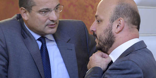 Zagreb, 091014. Markov trg.Banski dvori.Redovita sjednica Vlade.Na fotografiji: Orsat Miljenic i Gordan Maras.Foto: Goran Mehkek / CROPIX