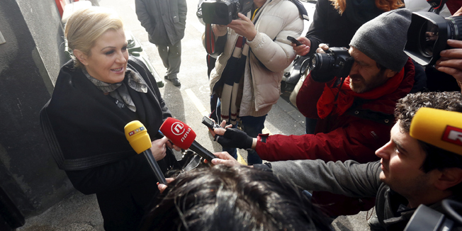 Zagreb, 120115.Antuna Bauera 29.Novoizabrana predsjednica RH Kolinda Grabar Kitarovic izlazi iz svog stana u ulici Antuna Bauera 29.Foto: Damjan Tadic / CROPIX