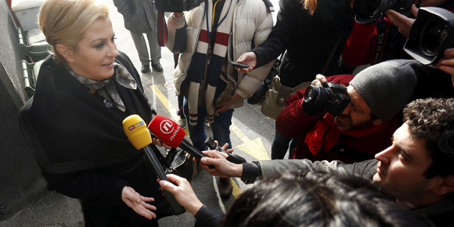 Zagreb, 120115.Antuna Bauera 29.Novoizabrana predsjednica RH Kolinda Grabar Kitarovic izlazi iz svog stana u ulici Antuna Bauera 29.Foto: Damjan Tadic / CROPIX
