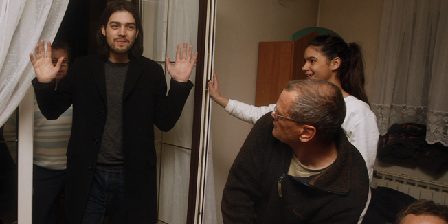 Varazdin, 120115U kuci bivseg Dinamovog nogometasa Zorana Brlenica veceras su se poceli okupljati clanovi Zivog zida kako bi sprijecili za sutra najavljenu delozaciju obitelji Brlenic. Tijekom veceri pridruzio im se i bivsi predsjednicki kandidat Ivan Vilibor Sincic.Na fotografiji: Ivan Vilibor Sincic.Foto: Zeljko Hajdinjak / Cropix