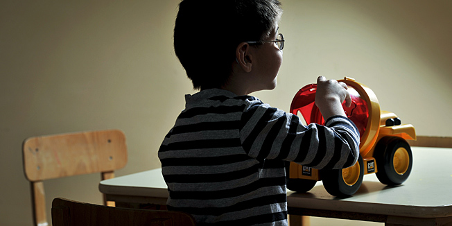 Zagreb, 270314.Dijete koje ceka vec cetiri godine na posvajanje zbog spore i lose birokracije, fotografirano u Domu za djecu u Nazorovoj.Foto: Boris Kovacev / CROPIX
